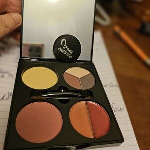 New me. Makeover palette mini